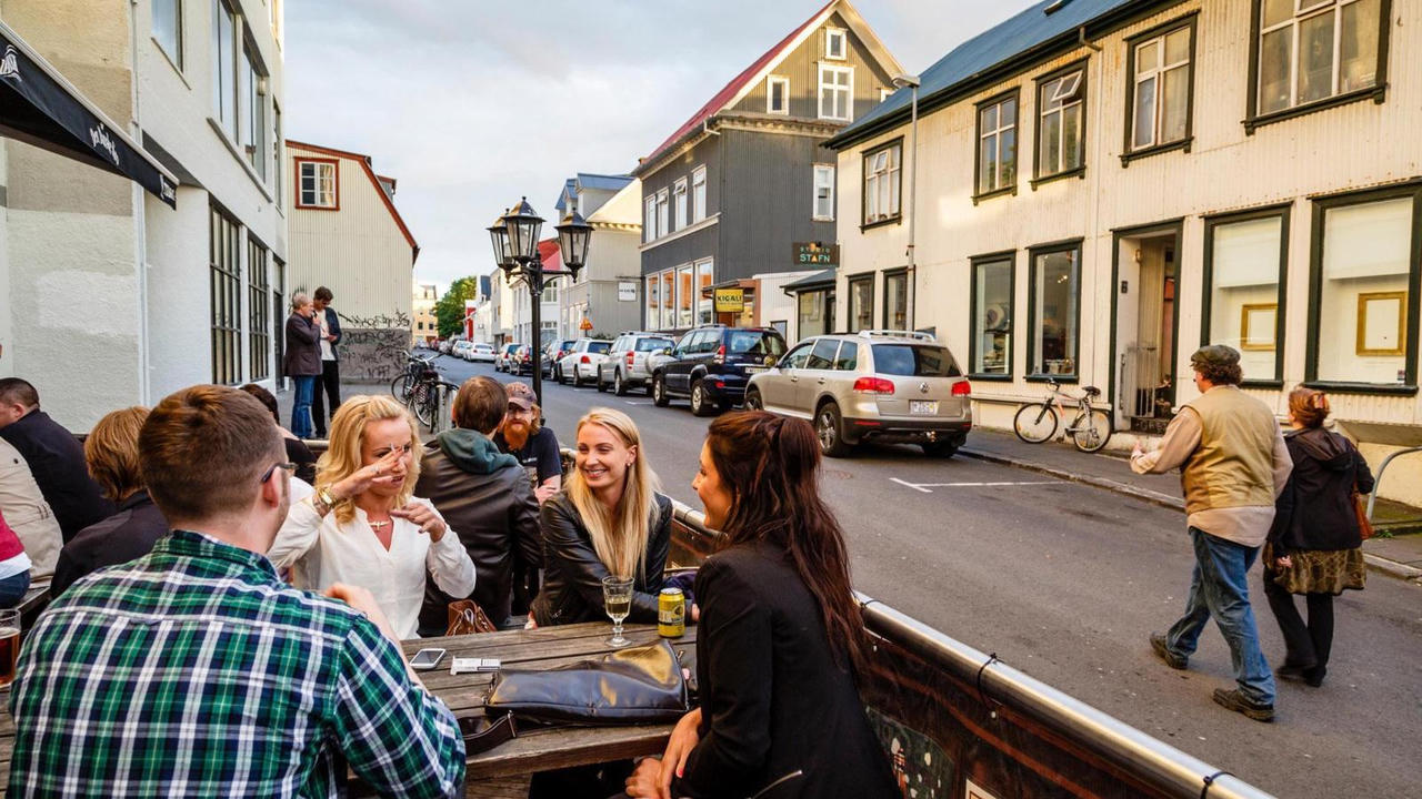  Iceland- Hạnh phúc là gắn kết và quan tâm lẫn nhau