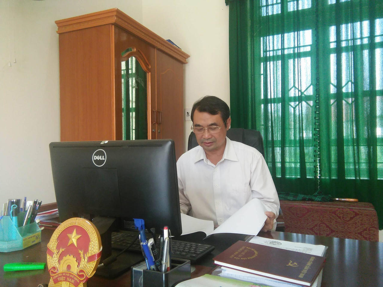 Người dân 20 năm ăn ngủ cạnh bãi rác