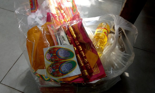 Ngao ngán chịu cảnh 'chặt chém' ở miếu Bà Chúa Xứ