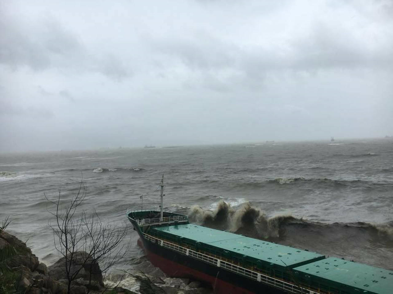 Điều tra vụ 10 tàu hàng chìm khiến nhiều thuyền viên rơi xuống biển