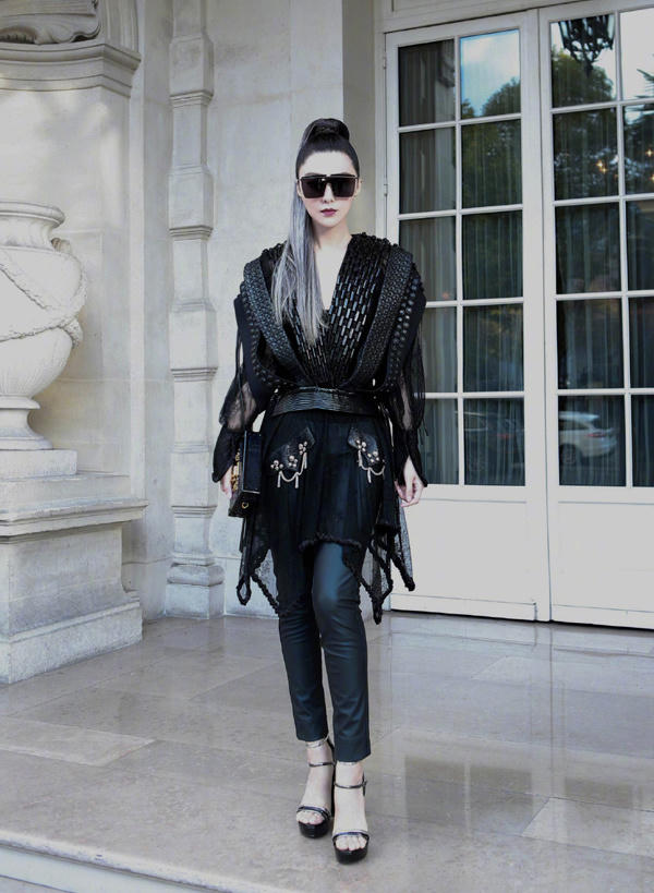 Phong cách khi mềm mại lúc nổi loạn của Phạm Băng Băng