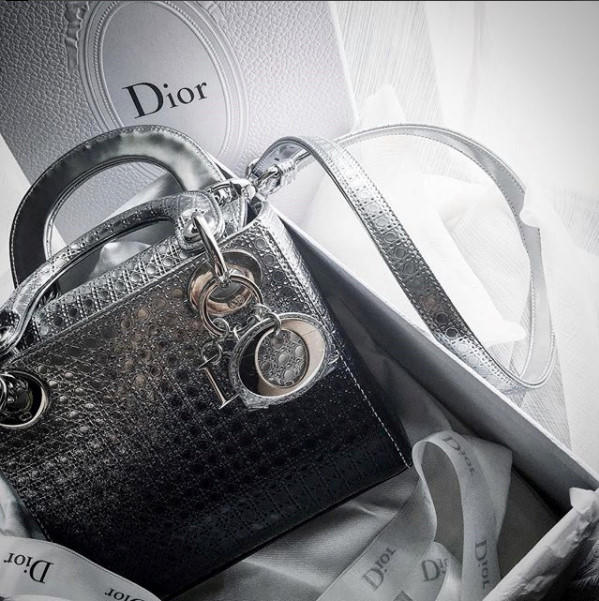 A hau Tu Anh: Tin do hang hieu thu thiet trong showbiz Viet hinh anh 10