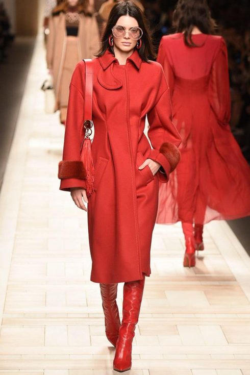 Trở thành tâm điểm cùng phong cách all-red