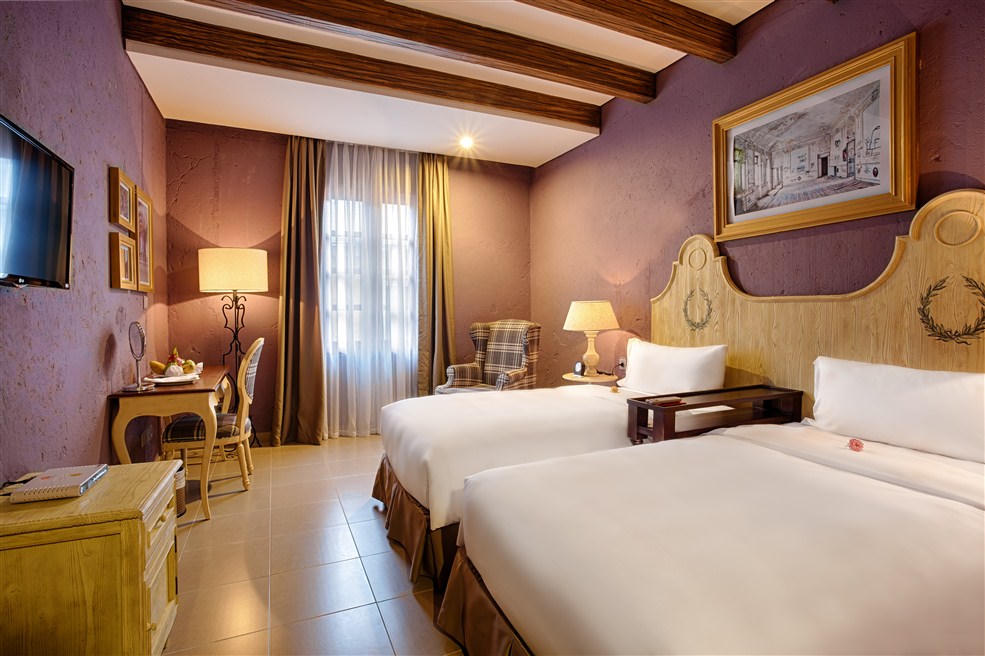 Tặng vé cáp treo khi đặt phòng tại Mercure Bana Hills French Village