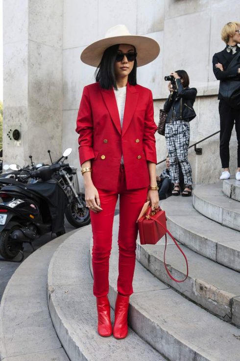 Trở thành tâm điểm cùng phong cách all-red