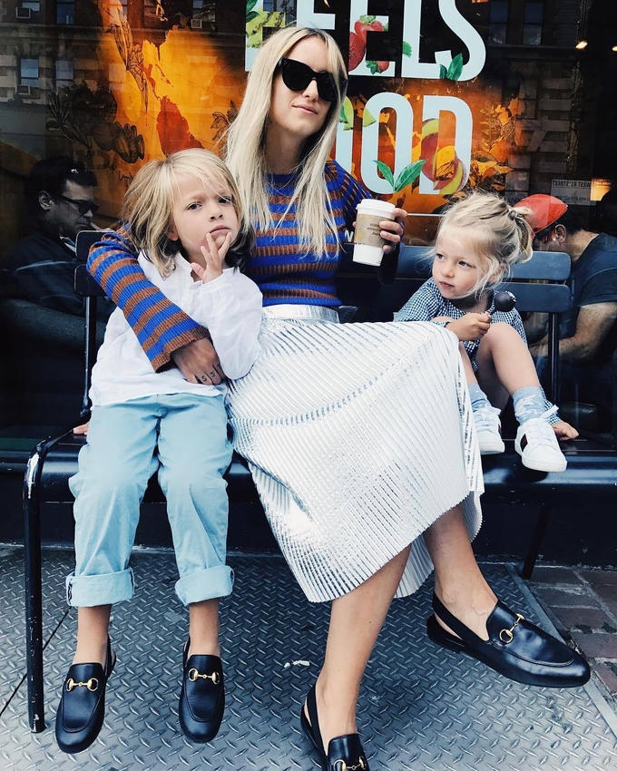 Street style cá tính của bà mẹ hai con người Hà Lan