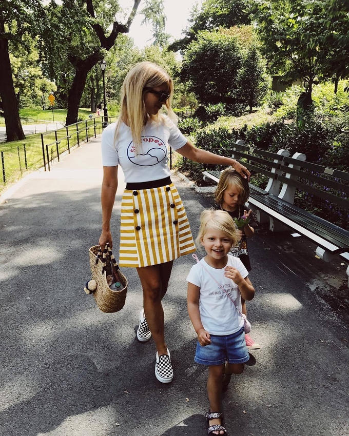 Street style cá tính của bà mẹ hai con người Hà Lan