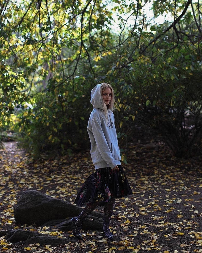 Street style cá tính của bà mẹ hai con người Hà Lan