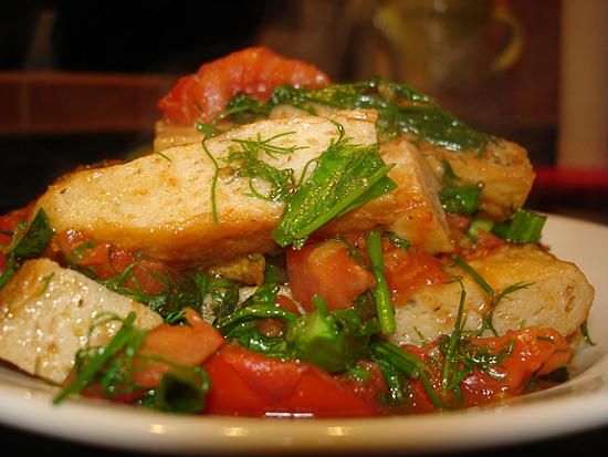 Ấm áp, ngon cơm với chả cá sốt cà chua