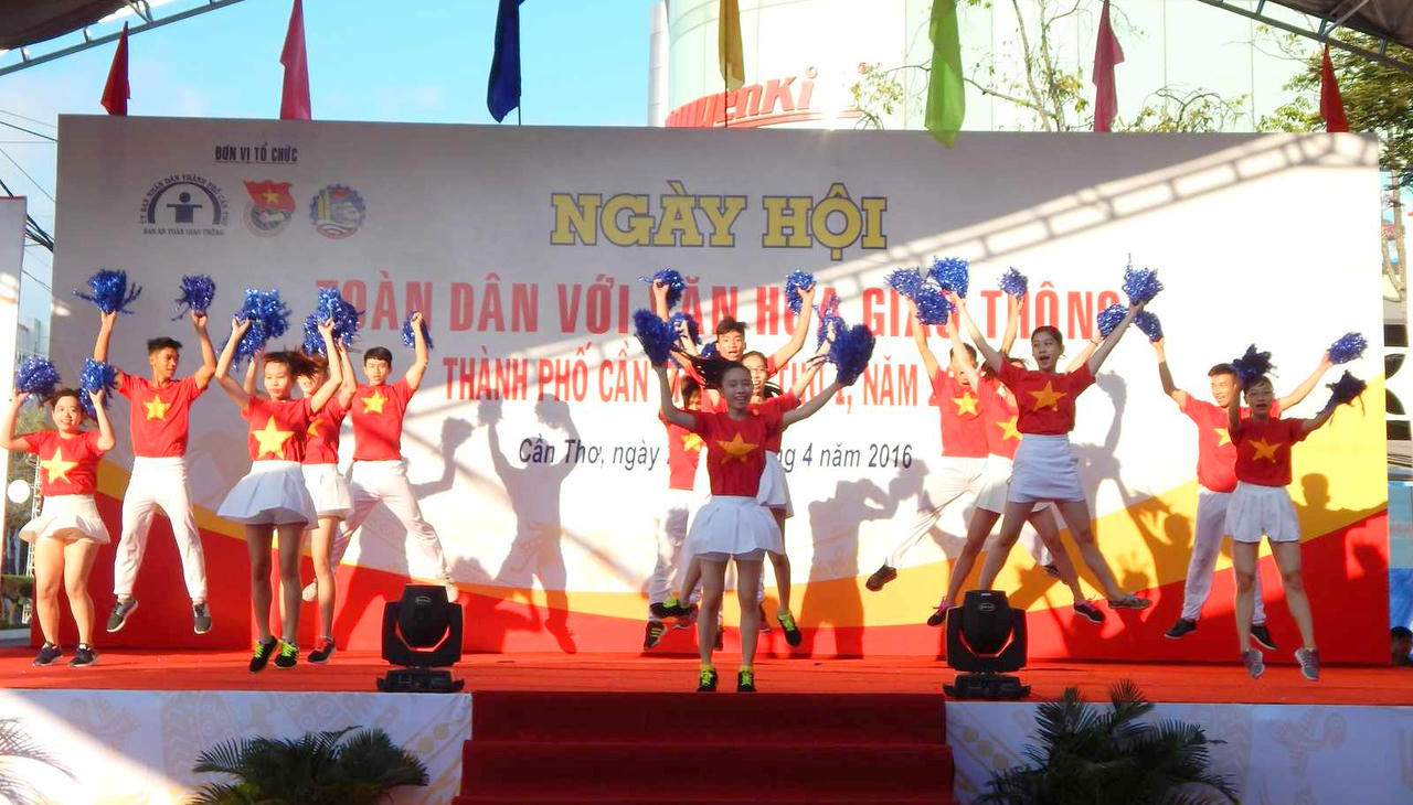 Sôi nổi Ngày hội 'Toàn dân với văn hóa giao thông' tại Cần Thơ