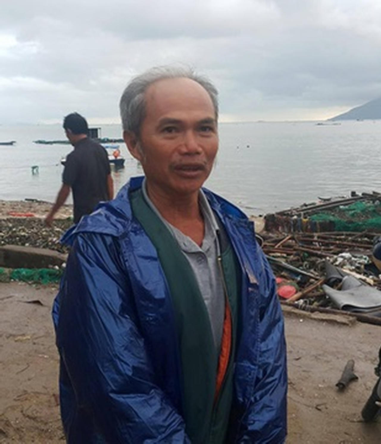 Lòng quả cảm của 8 thanh niên xuyên bão dữ, cứu hàng trăm người thoát “tử thần”