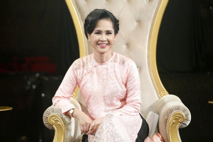 4. Giam khao - NSND Lan Huong (3)