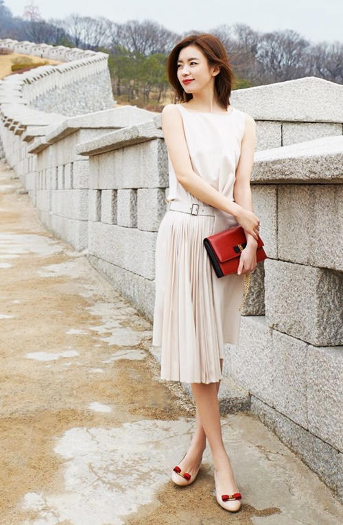 Gu thời trang biến hóa của 'Mỹ nhân cười đẹp nhất Hàn Quốc'