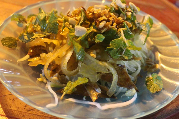 da-ca-tron-dac-san-an-vat-me-hoac-nhieu-the-he-hoc-tro-hoi-an-1