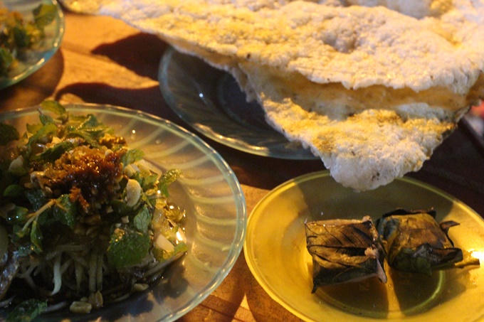 da-ca-tron-dac-san-an-vat-me-hoac-nhieu-the-he-hoc-tro-hoi-an