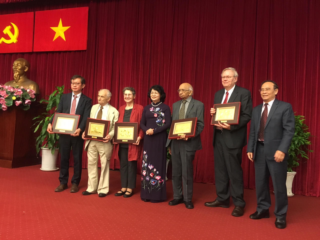 Phó Chủ tịch nước tiếp Ban Thường vụ Hội Luật gia dân chủ quốc tế và Ban Chấp hành Hiệp hội Luật gia Châu Á – Thái Bình Dương