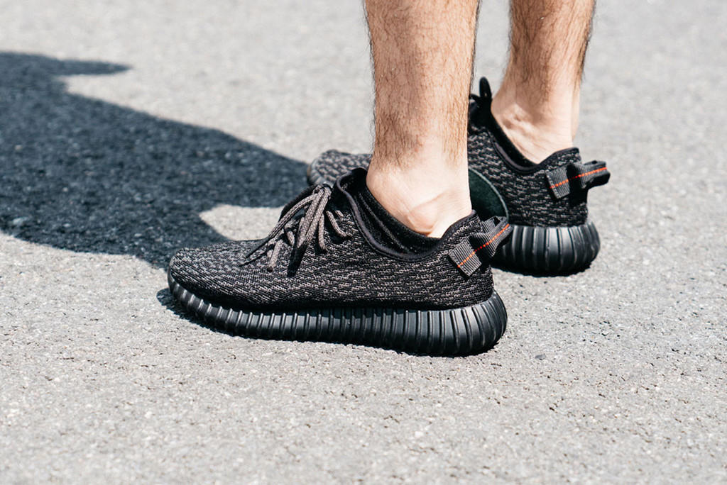 Nhung mau sneaker noi bat nhat tai cac tuan le thoi trang nam 2017 hinh anh 3