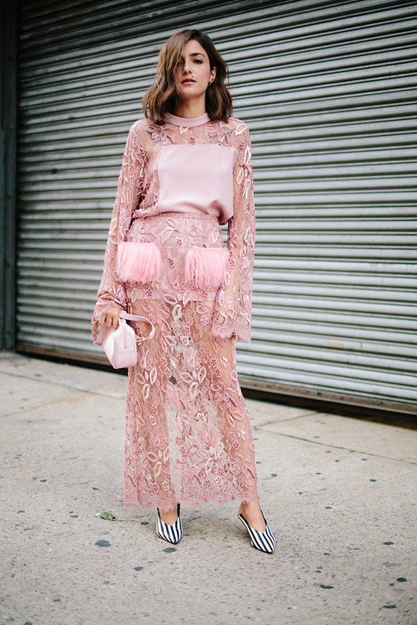 Phối đồ màu hồng cho mùa lễ hội