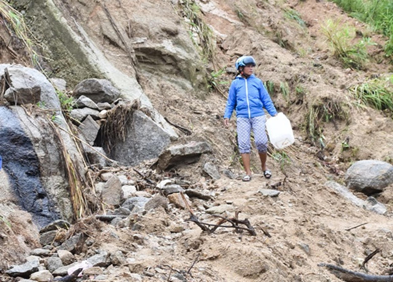 Quảng Ngãi: Sạt lở rình rập, hàng ngàn dân sống trong sợ hãi