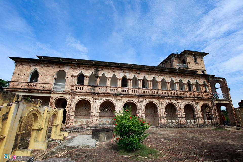 Kham pha lau dai bi an nhat Malaysia hinh anh 6