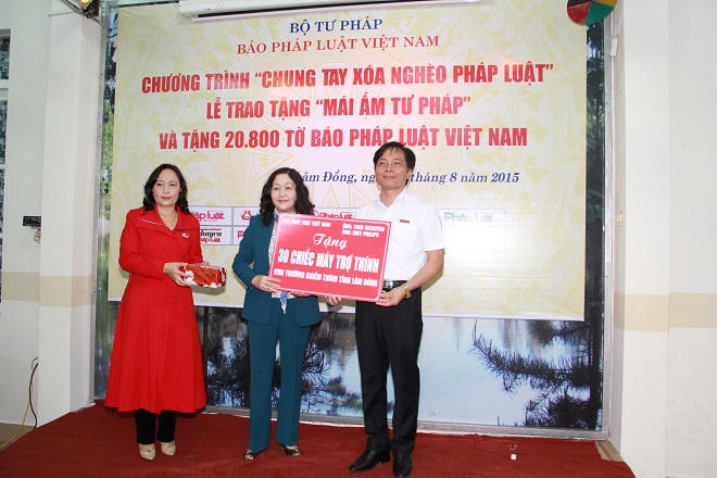 Báo Pháp luật Việt Nam “chở luật” đến với bà con vùng biên giới, biển đảo