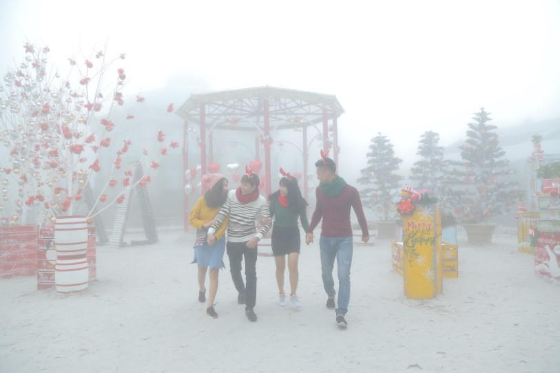 Mê mẩn sắc màu Giáng sinh trên đỉnh Bà Nà