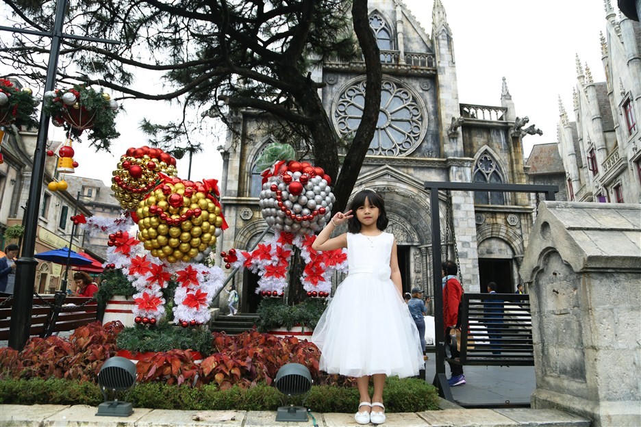 Mê mẩn sắc màu Giáng sinh trên đỉnh Bà Nà