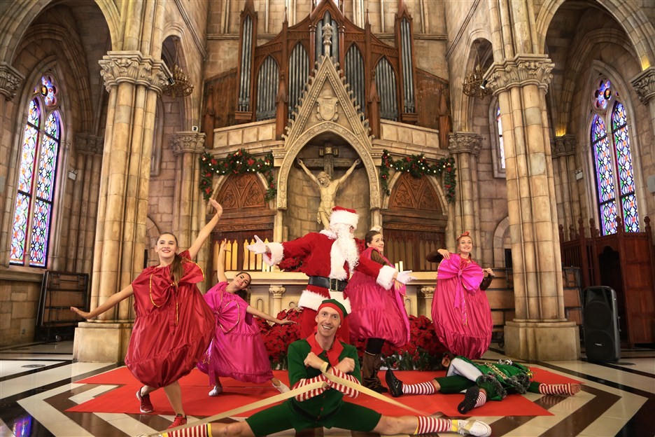 Mê mẩn sắc màu Giáng sinh trên đỉnh Bà Nà