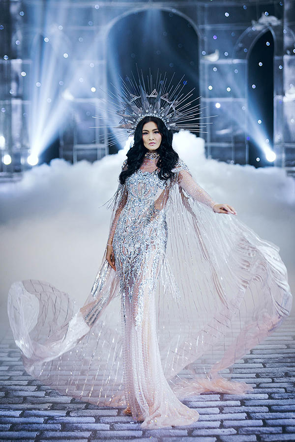 sieu-mau-lukkade-hoa-nu-than-trong-show-dien-chung-thanh-phong-2