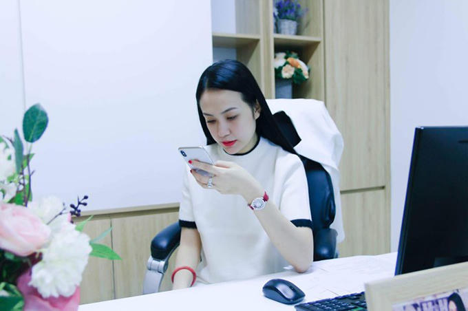 Trên trang chủ của hãng Graff, chiếc đồng hồ cao cấp này được bán với giá 105 nghìn USD, tương đương gần 2,5 tỷ đồng.