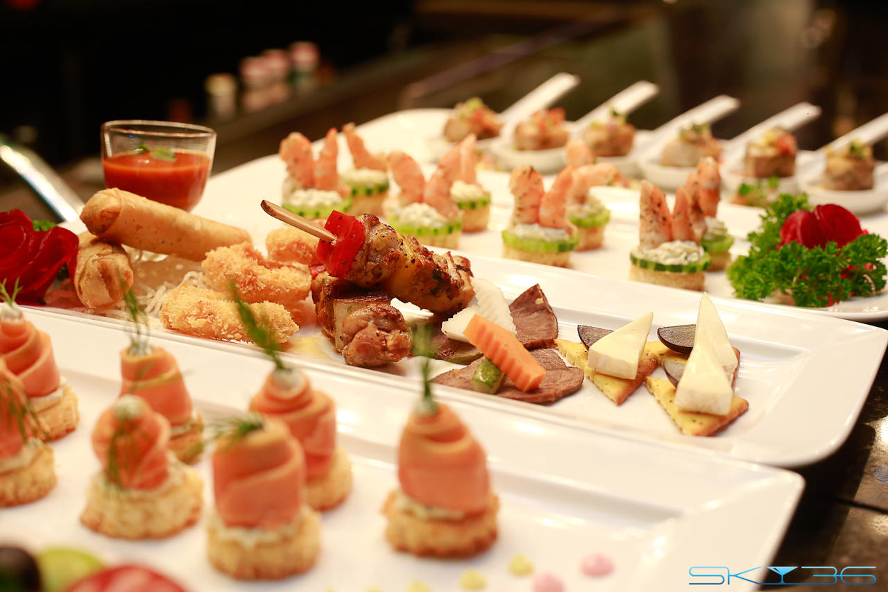 Giới trẻ Đà Nẵng rủ nhau check-in đêm Giáng sinh pha lê lộng lẫy ở SKY36