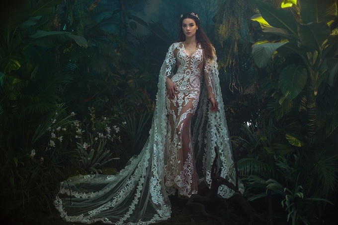 Hồ Ngọc Hà diện đầm xuyên thấu tôn đường cong