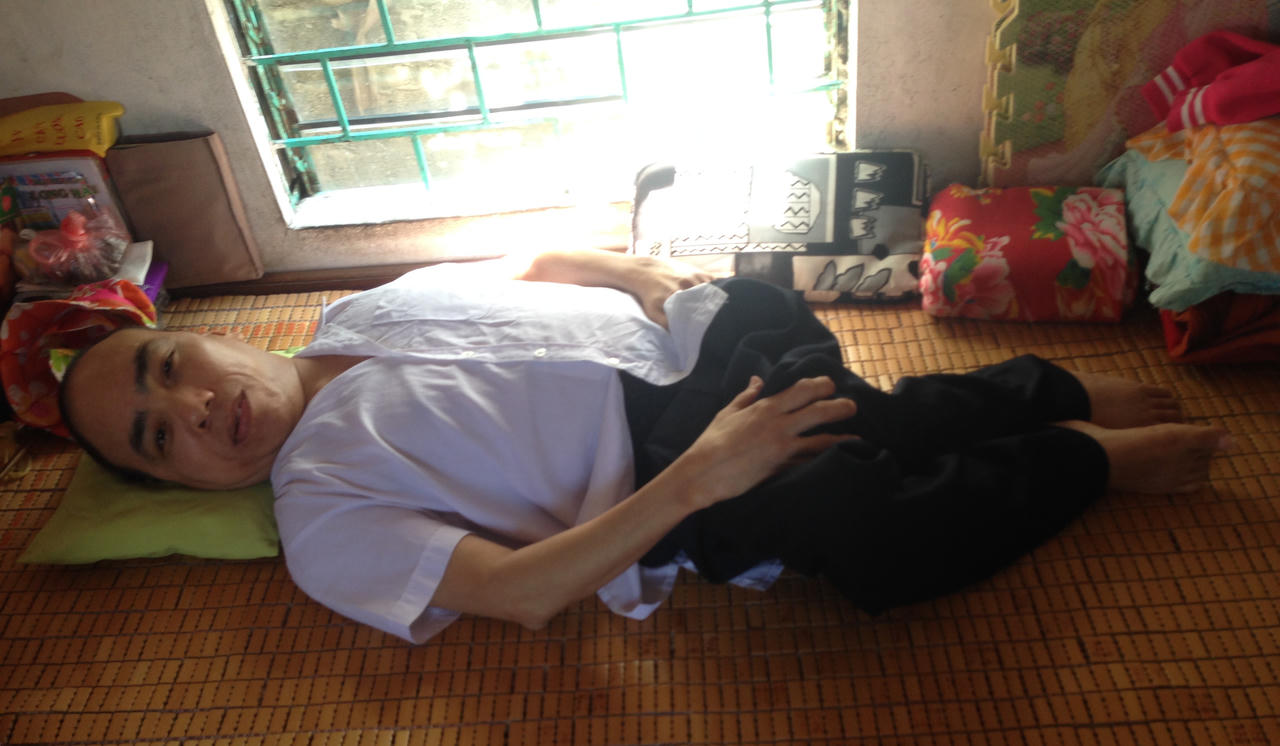 Người đàn ông tật nguyền và cuộc tình 400 cánh thư 