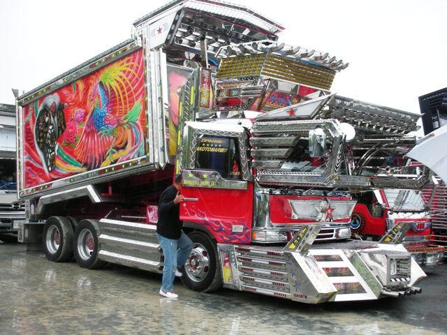 Dekotora- Nghệ thuật trang trí xe tải “độc lạ”