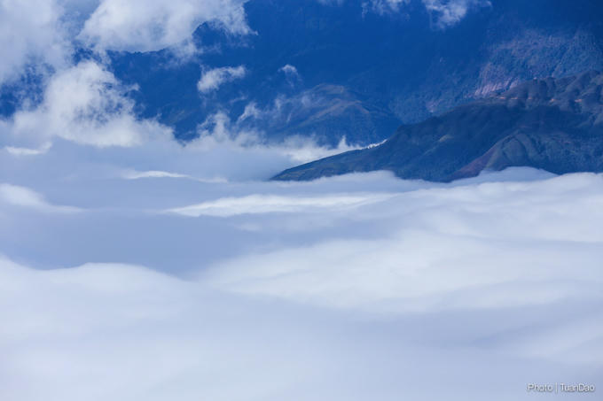 Những đám mây bồng bềnh như một chiếc chăn bông trắng muốt