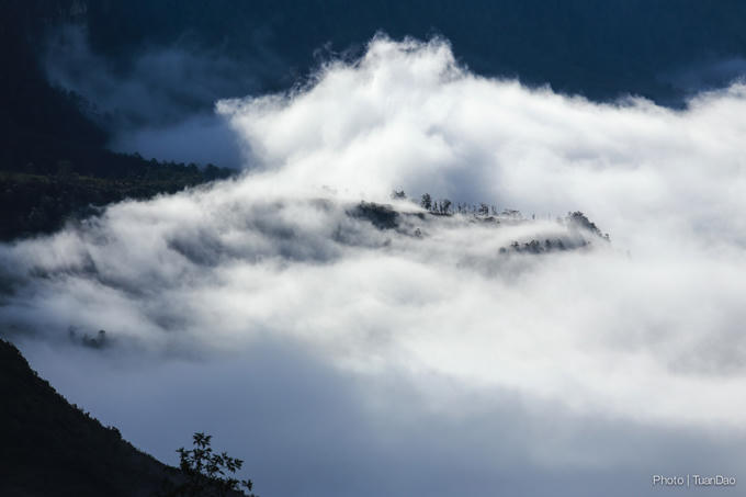 Sau những vất vả, thì thành quả nhận được quả thực xứng đáng. Khung cảnh đẹp huyền ảo khiến ai cũng có thể quên hết mệt mỏi.