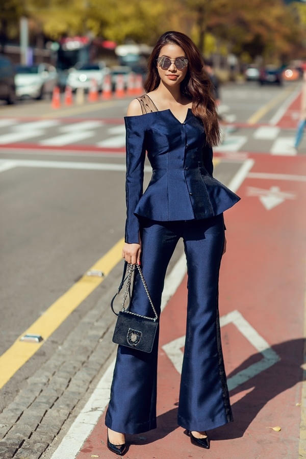 Phạm Hương diện mốt giấu quần dạo phố Seoul