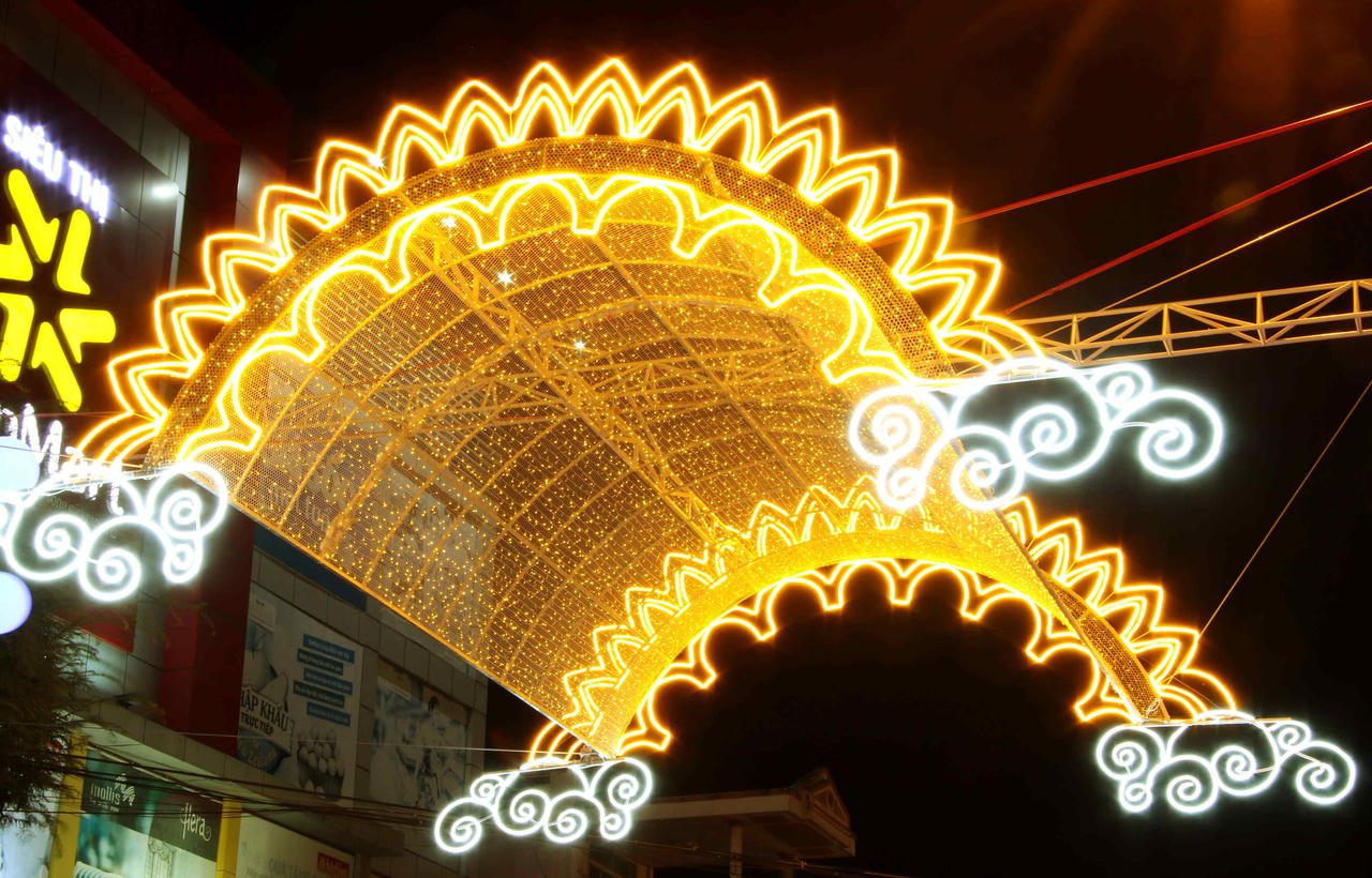 Đường đèn Tây Đô rực rỡ báo xuân về