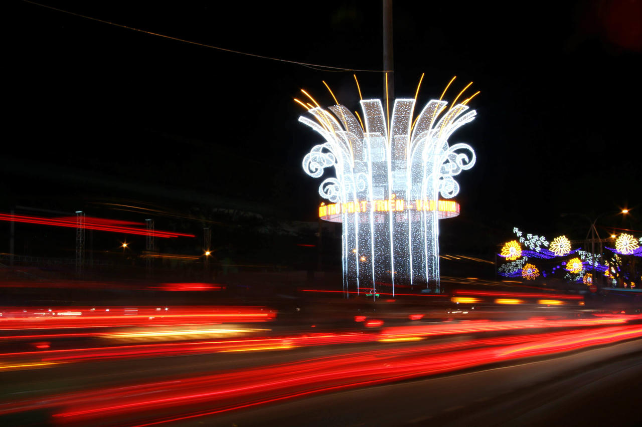 Đường đèn Tây Đô rực rỡ báo xuân về