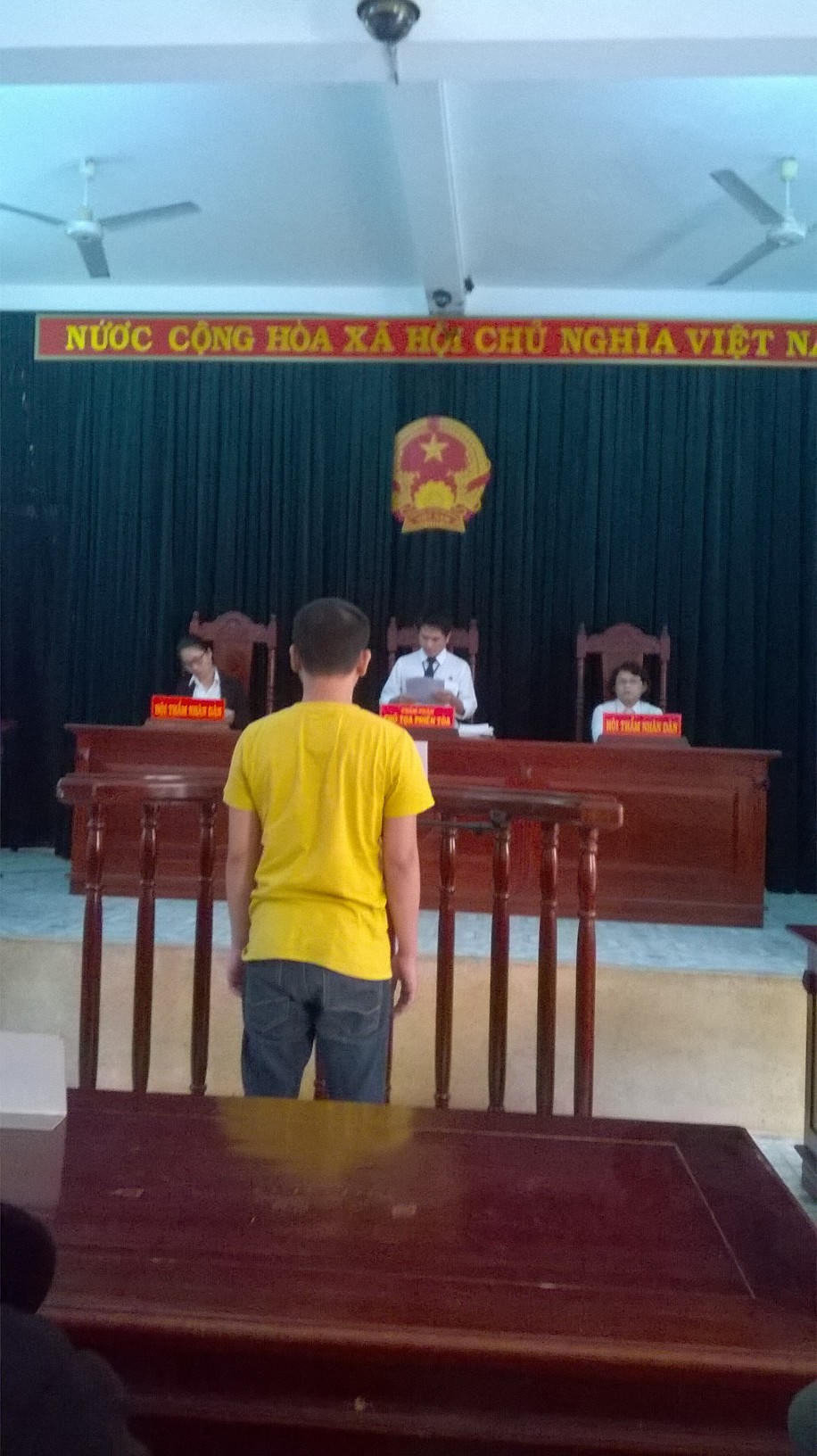 Nổi 'máu côn đồ' vì... kẹt xe, tù 1 năm