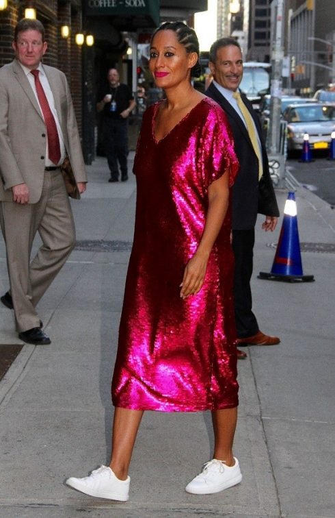 Cập nhật cách để phối trang phục cùng sneakers theo xu hướng thời trang 2018