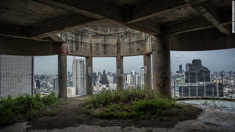 Những tòa tháp “ma” giữa lòng Bangkok sôi động