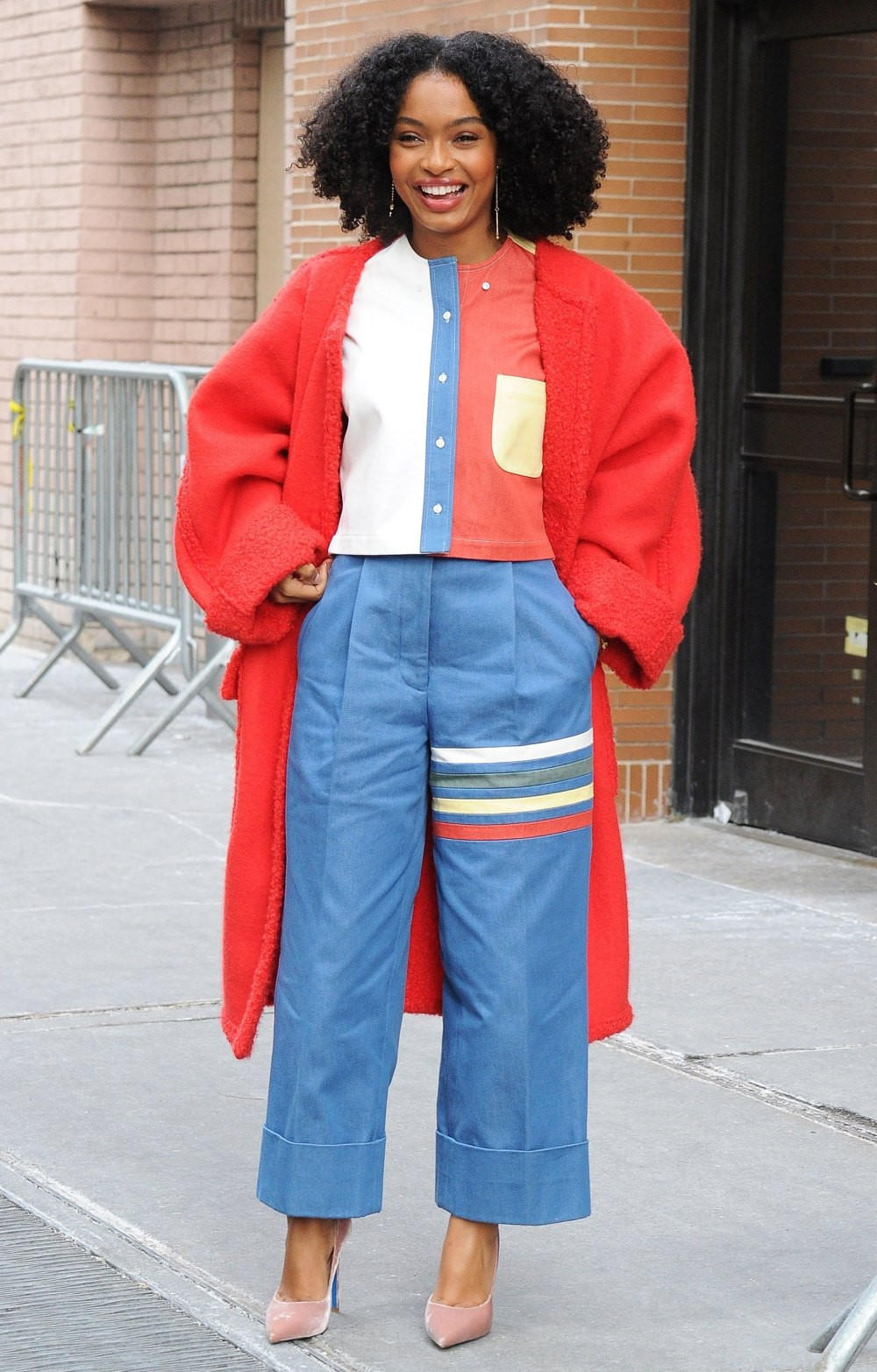 Gal Gadot mac dep nhat tuan voi bo canh hong noi bat hinh anh 7