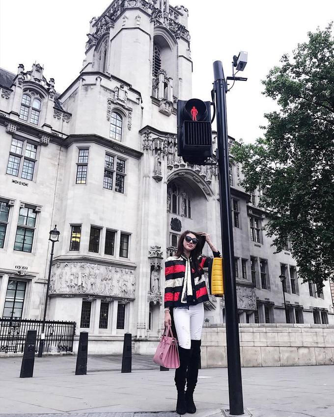 \'Bắt chước\' cách mix boots cao quá gối từ sao Việt