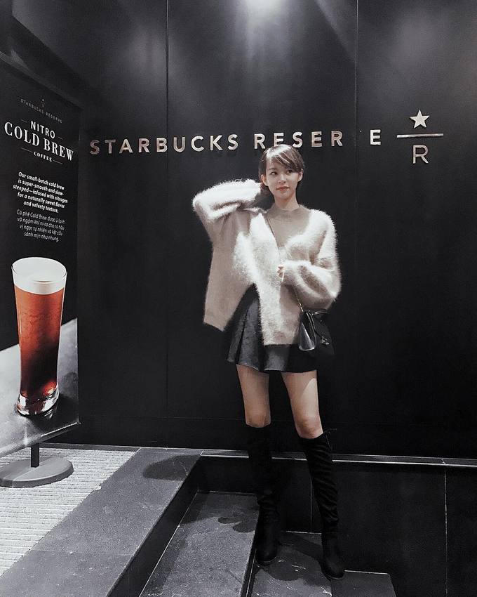 \'Bắt chước\' cách mix boots cao quá gối từ sao Việt