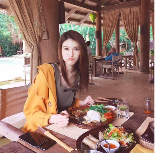 Nguoi mau Victoria's Secret khoe anh chup tai Nha Trang hinh anh 3