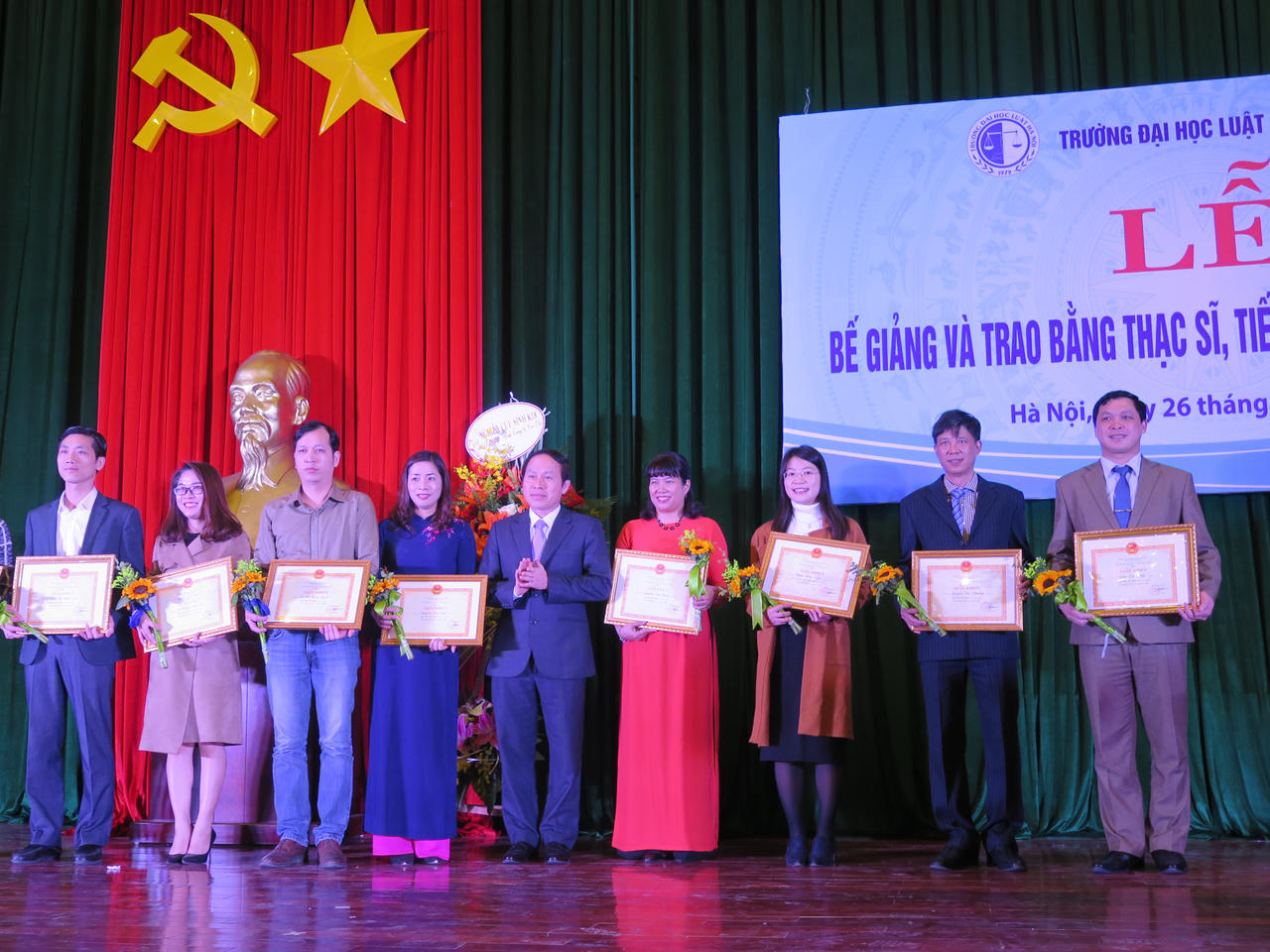 Đại học Luật Hà Nội trao bằng thạc sĩ, tiến sĩ tốt nghiệp năm 2017