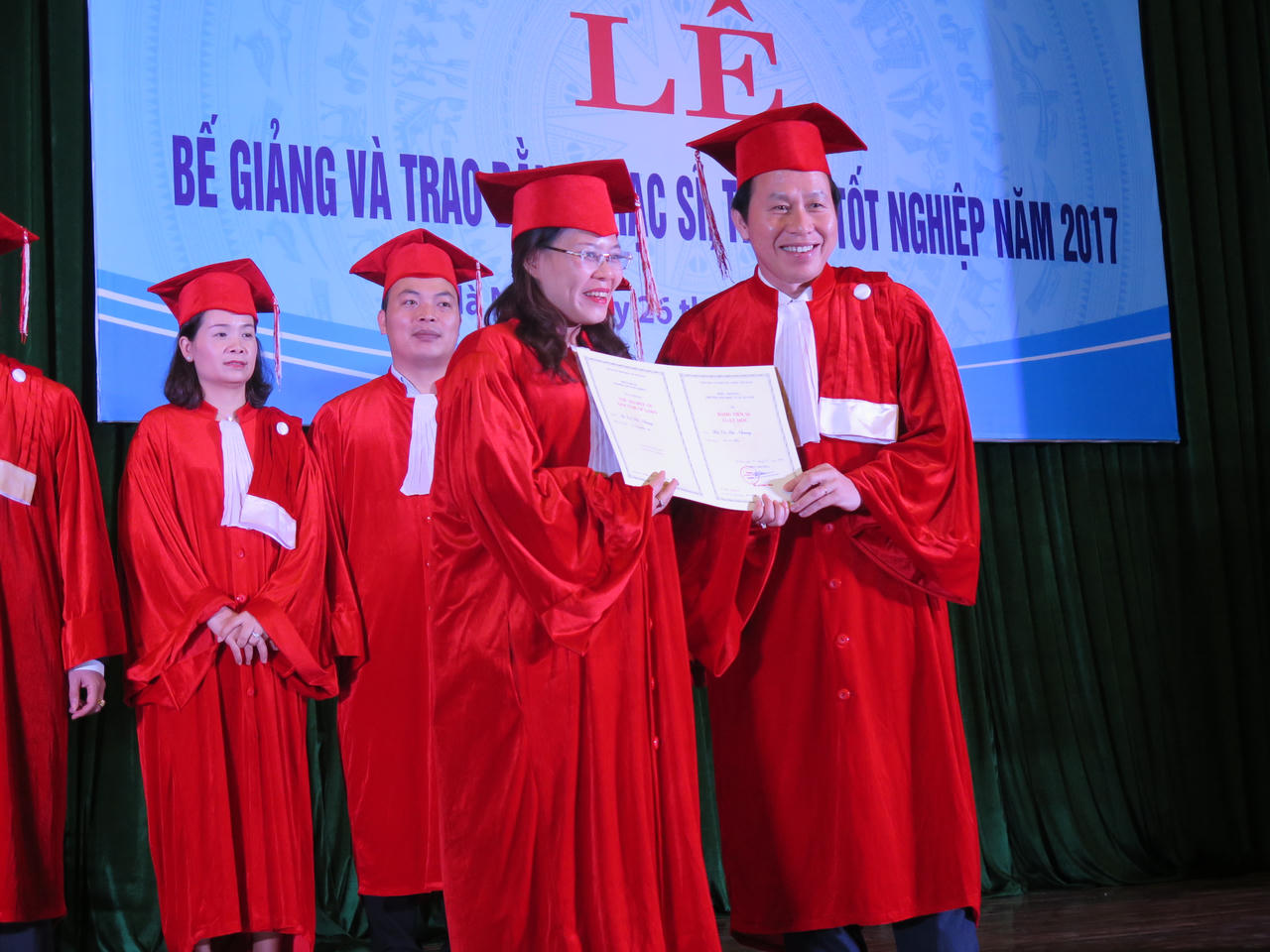 Đại học Luật Hà Nội trao bằng thạc sĩ, tiến sĩ tốt nghiệp năm 2017