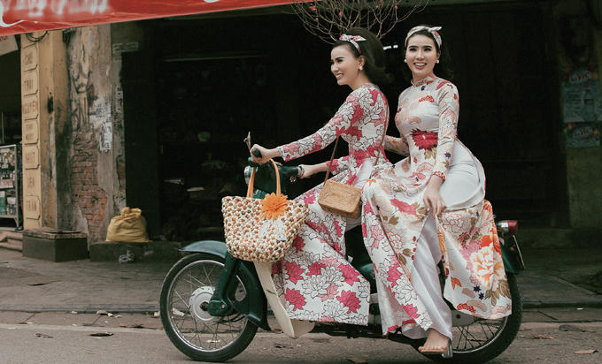 Cặp song sinh Huyền Thư - Thư Huyền hoá Cô ba Sài Gòn&nbsp;