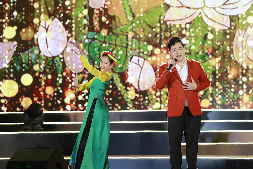 Hồng Nhung, Thu Minh 'đốt cháy' sân khấu FLC Hạ Long 